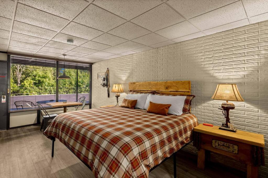 Stonegate Lodge Bed, Wifi, 50In Roku Tv, Salt Water Pool Room #109 Юрека Спрингс Екстериор снимка